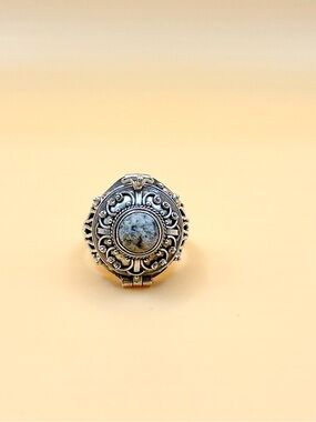 Vintage 925 Sterling Silver Poison Ring with White Gray Matrix Stone